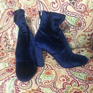 Like NEW Blue Velvet Steve Madden Booties